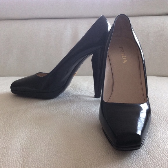 PRADA Black Patent Leather Pumps